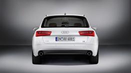 Audi A6 Avant V6 TDI 2012 - tył - reflektory włączone