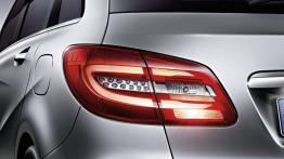 Mercedes B200 CDI 2012 - lewy tylny reflektor - włączony