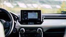 Toyota RAV4 2.5 Hybrid Dynamic Force 218 KM - galeria redakcyjna (2) - inny element panelu przednieg