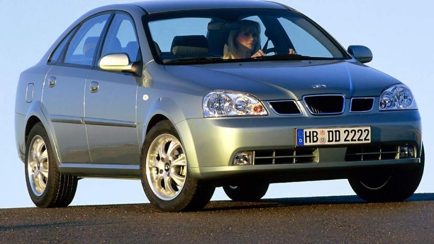 Daewoo Nubira II Hatchback 2.0 i 16V CDX 126KM 93kW 2002-2003