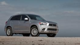 Mitsubishi Outlander Sport 2011 - prawy bok