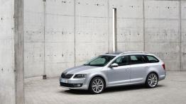 Skoda Octavia III kombi (2013) - widok z przodu