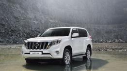 Toyota Land Cruiser 150 Facelifting (2014) - widok z przodu