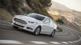 Ford Mondeo V Sedan Hybrid (2015) - widok z przodu