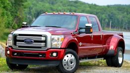 Ford serii F Super Duty 2015 - widok z przodu