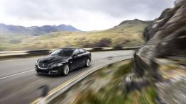 Jaguar XF R-Sport (2015) - widok z przodu