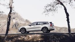 Volvo V60 Cross Country (2018) - lewy bok