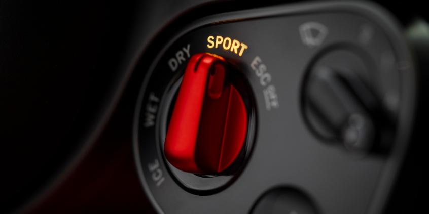 Tak wyglądałby samochód od Apple. Premiera elektrycznego Ferrari Luce dzieli fanów marki
