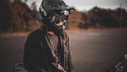 Jak dobrać kask motocyklowy? Rozmiar, normy i homologacja ECE 22.06