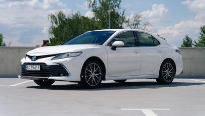 Toyota Camry IX Sedan