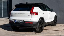 Volvo XC40 B4 Ultra Black Edition 2026 - widok z ty³u