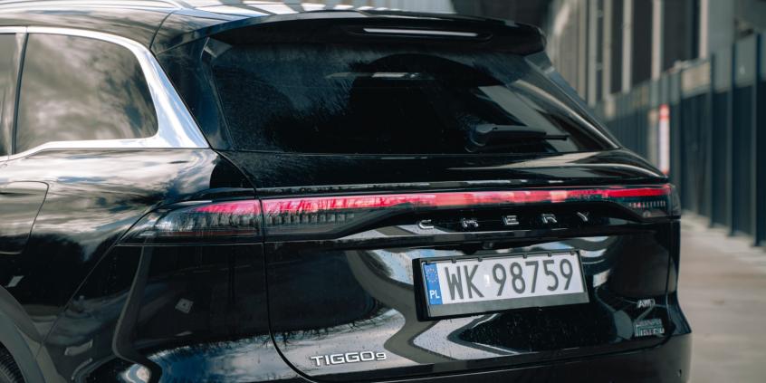 Chery Tiggo 9 Super Hybrid ucieszy całą rodzinę, a na światłach zaskoczy Teslę