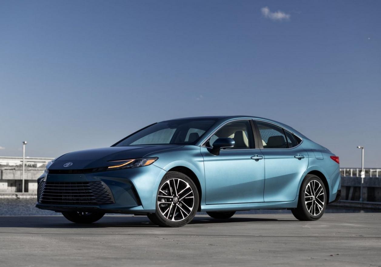 Toyota Camry IX Sedan Facelifting 2.5 Hybrid Dynamic Force 218KM 160kW ...