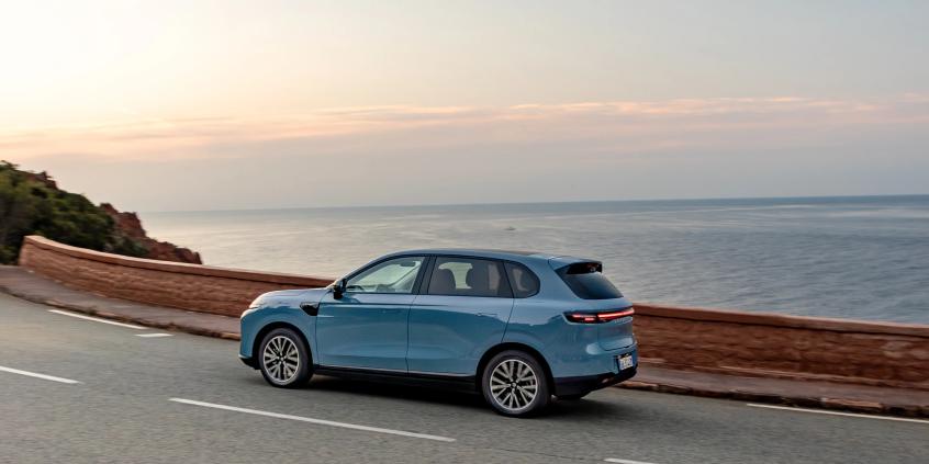 Leapmotor B10 Hybrid EV wjeżdża do Polski. 900 km zasięgu w cenie miejskiego auta