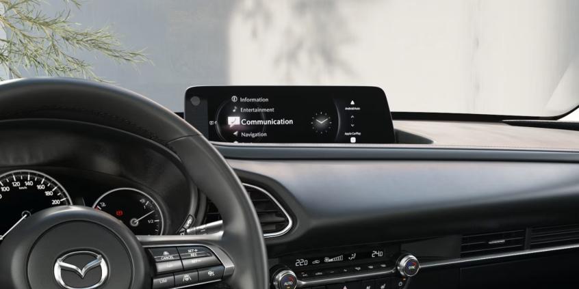 Mazda CX-30 po ważnych zmianach. Nowe systemy i bogatsze wyposażenie
