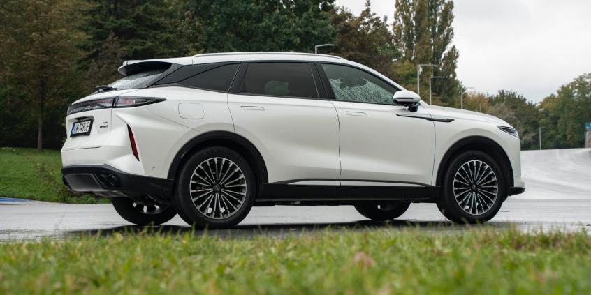 Omoda 9 Super Hybrid to absolutny hit. Nawet, jeśli nie jest idealna