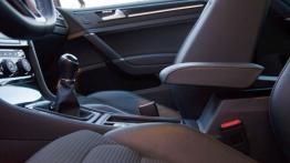 Volkswagen Golf VII Variant TDI - galeria redakcyjna (3) - podłokietnik przedni