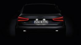 Audi Q3 - tył - reflektory włączone