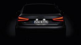 Audi Q3 - tył - reflektory włączone