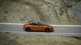 Jaguar F-Type V8S Firesand - prawy bok