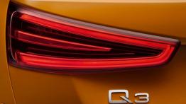 Audi Q3 - lewy tylny reflektor - włączony