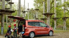 Ford Tourneo Courier (2013) - tył - bagażnik otwarty