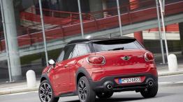 Mini Paceman John Cooper Works Package (2013) - widok z tyłu