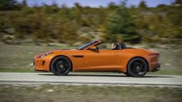 Jaguar F-Type V8S Firesand - lewy bok