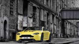 Aston Martin V12 Vantage S (2013) - widok z przodu