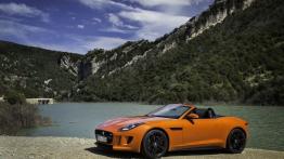 Jaguar F-Type V8S Firesand - lewy bok