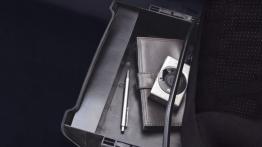 Ford Tourneo Courier (2013) - szuflada pod fotelem przednim