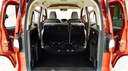 Ford Tourneo Courier (2013) - tylna kanapa złożona, widok z bagażnika