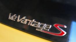 Aston Martin V12 Vantage S (2013) - emblemat