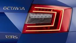 Skoda Octavia III RS Liftback (2013) - prawy tylny reflektor - włączony