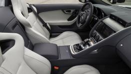 Jaguar F-Type V6S Rhodium Silver - widok ogólny wnętrza z przodu