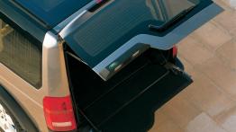 Land Rover Discovery 2003 - tył - bagażnik otwarty