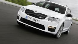 Skoda Octavia III RS Kombi (2013) - widok z przodu