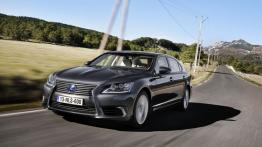 Lexus LS 600hL (2013) - widok z przodu