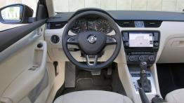 Skoda Octavia III Kombi 4x4 1.8 TSI (2013) - kokpit