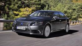 Lexus LS 600hL (2013) - widok z przodu