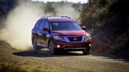 Nissan Pathfinder 2013 - widok z przodu