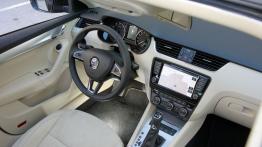 Skoda Octavia III Kombi 4x4 1.8 TSI (2013) - kokpit