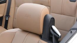 BMW M3 E93 - zagłówek na fotelu kierowcy, widok z przodu