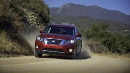 Nissan Pathfinder 2013 - widok z przodu