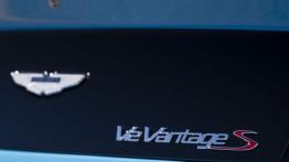 Aston Martin V12 Vantage S (2013) - emblemat