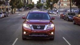 Nissan Pathfinder 2013 - widok z przodu