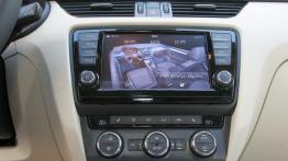 Skoda Octavia III Kombi 4x4 1.8 TSI (2013) - konsola środkowa