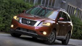 Nissan Pathfinder 2013 - widok z przodu