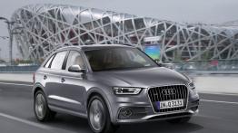 Audi Q3 - przód - reflektory włączone