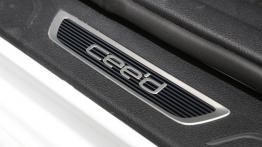 Kia ceed II GT (2013) - listwa progowa